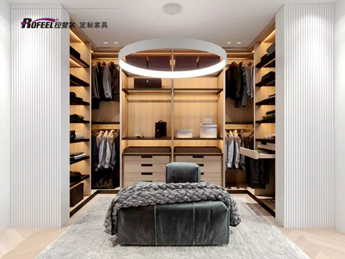 这样做小户型也能拥有自己的衣帽间