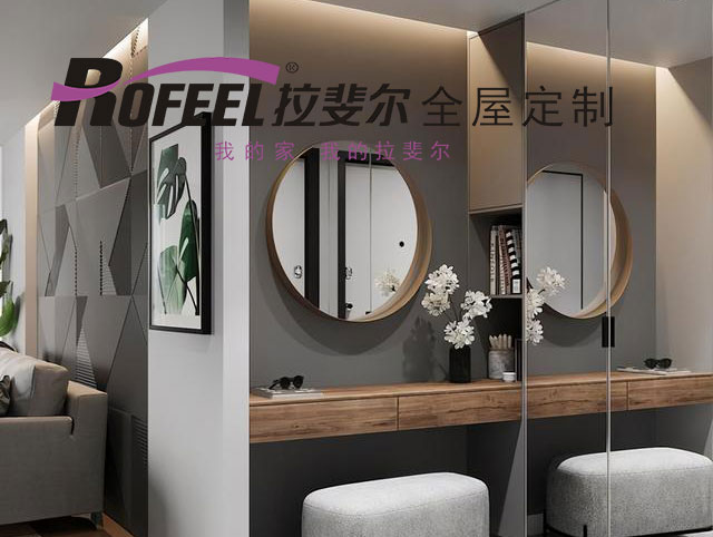 拉斐尔衣柜 | 55㎡小一居，进门就是衣帽间！