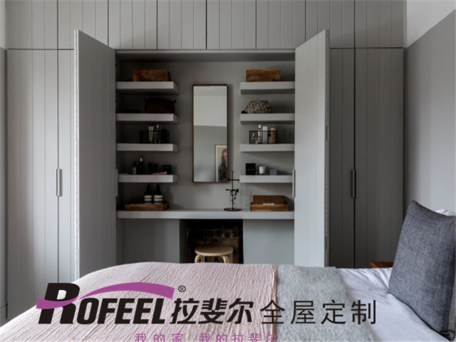 拉斐尔全屋定制|别再抱怨收纳空间小了，合理利用15cm的缝隙，收纳能力惊人!