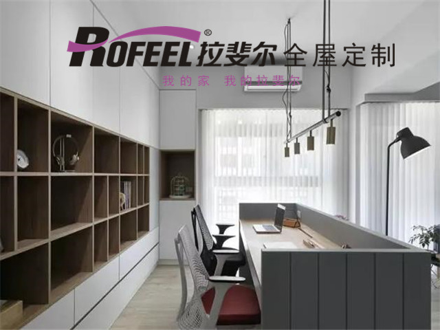 拉斐尔全屋定制|客厅改办公区、卧室打造私人影院，90㎡三居完美兼容工作和娱乐！