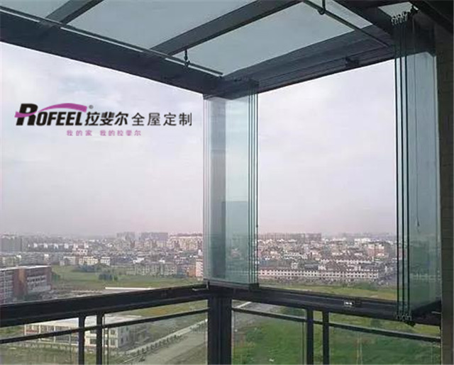 拉斐尔全屋定制|封阳台别再用传统铝合金窗了，有钱人都这样做......